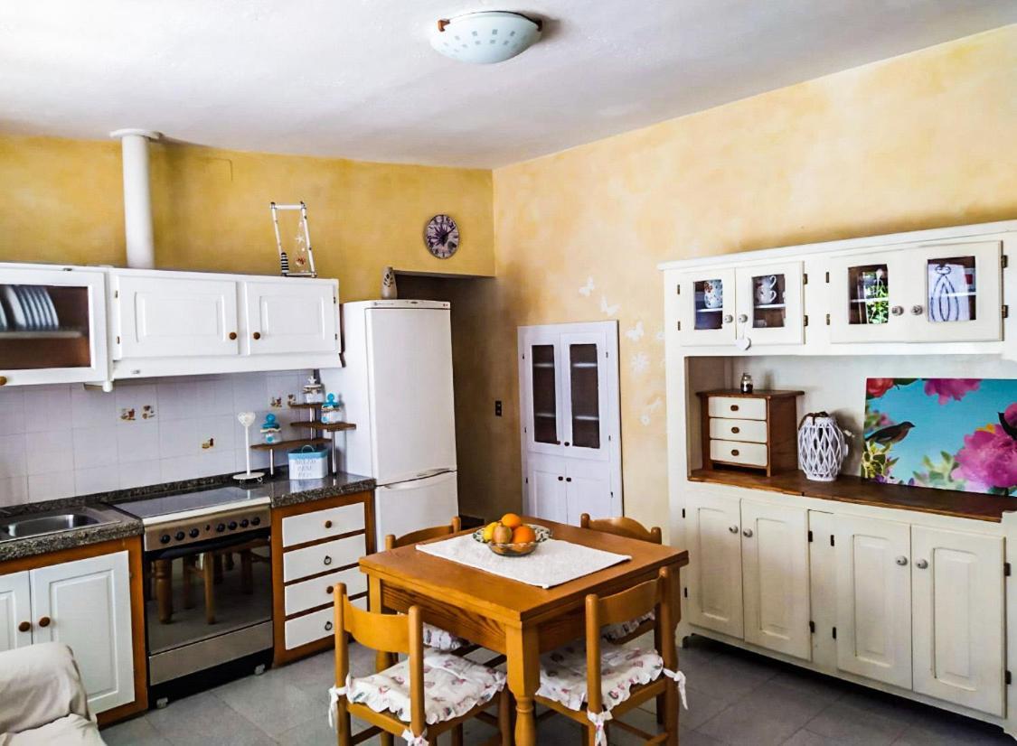 Апартаменты Casa Maddalenina Con Giardino, Vicino Al Mare! Ла-Маддалена Экстерьер фото