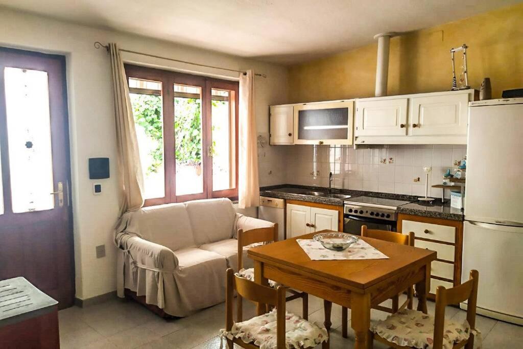 Апартаменты Casa Maddalenina Con Giardino, Vicino Al Mare! Ла-Маддалена Экстерьер фото