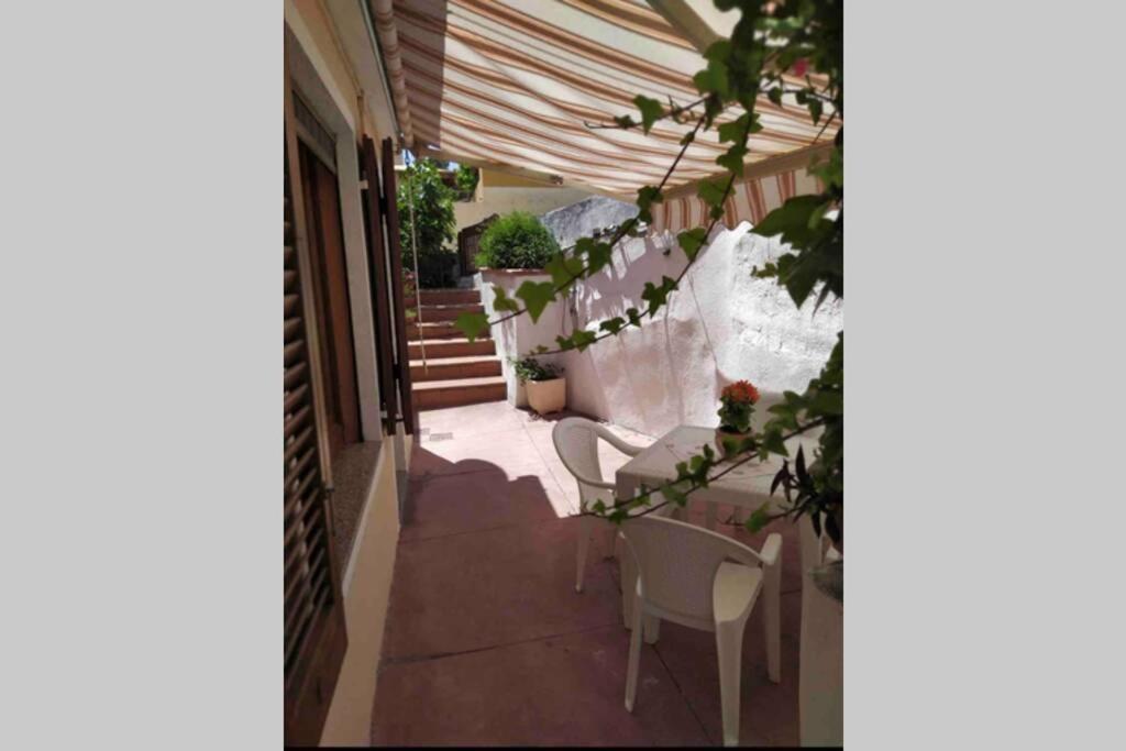 Апартаменты Casa Maddalenina Con Giardino, Vicino Al Mare! Ла-Маддалена Экстерьер фото