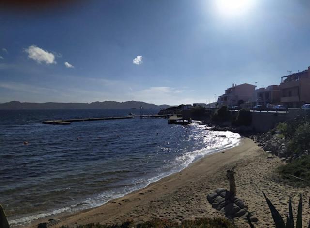 Апартаменты Casa Maddalenina Con Giardino, Vicino Al Mare! Ла-Маддалена Экстерьер фото